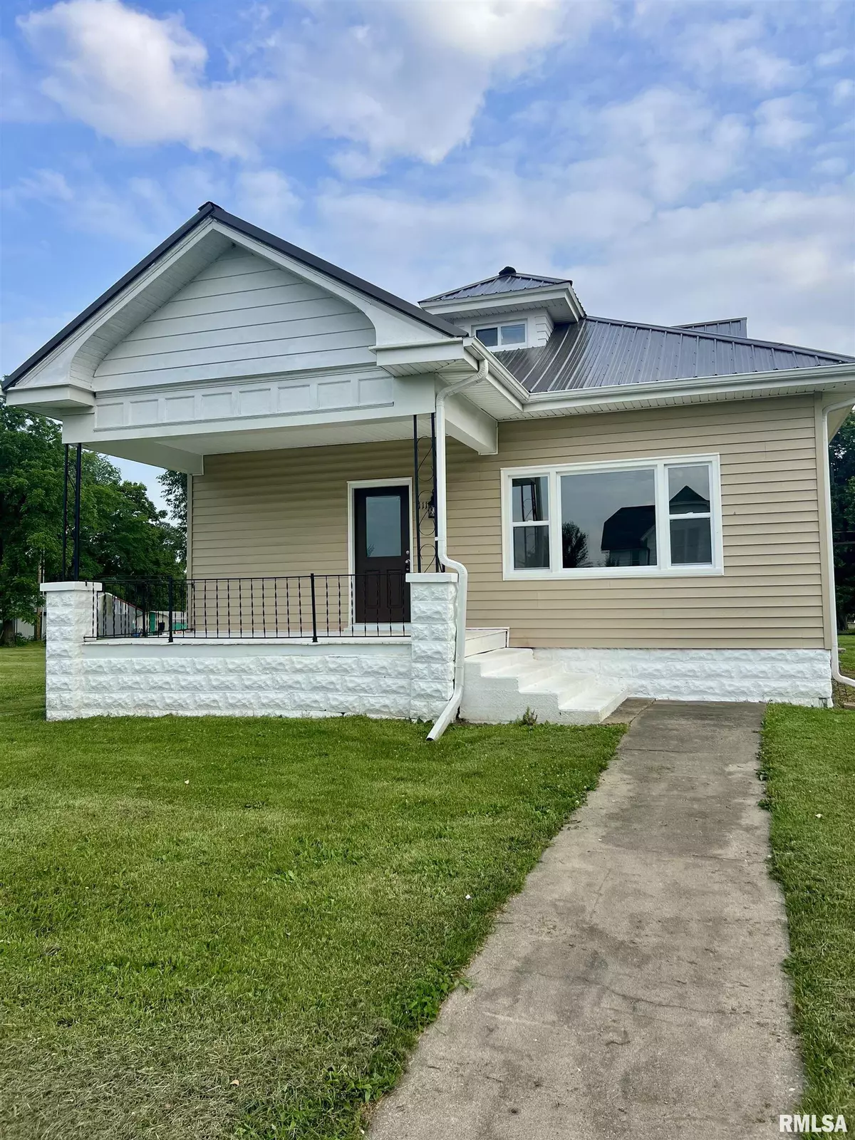 Camp Point, IL 62320,111 W Prairie ST