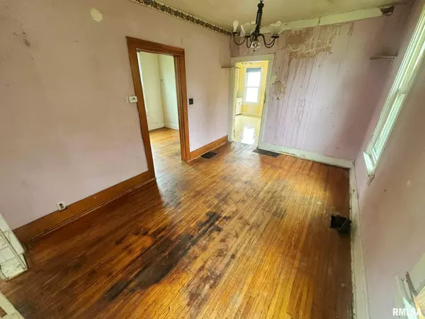 Galesburg, IL 61401,872 E 4TH ST