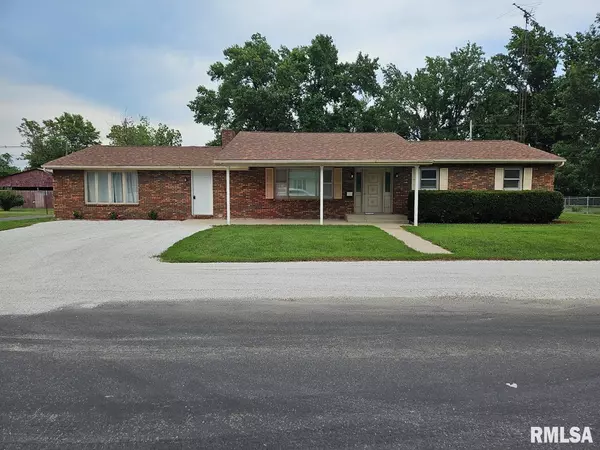 727 JOHNSON ST, Carlinville, IL 62626