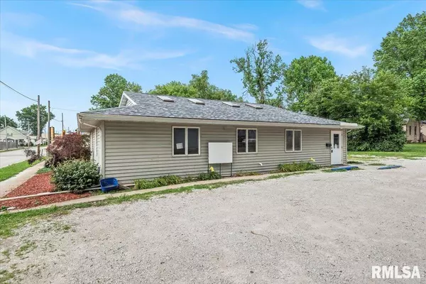 Taylorville, IL 62568,320 N WALNUT ST