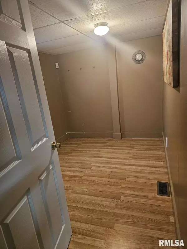 Taylorville, IL 62568,1606 W Spresser ST