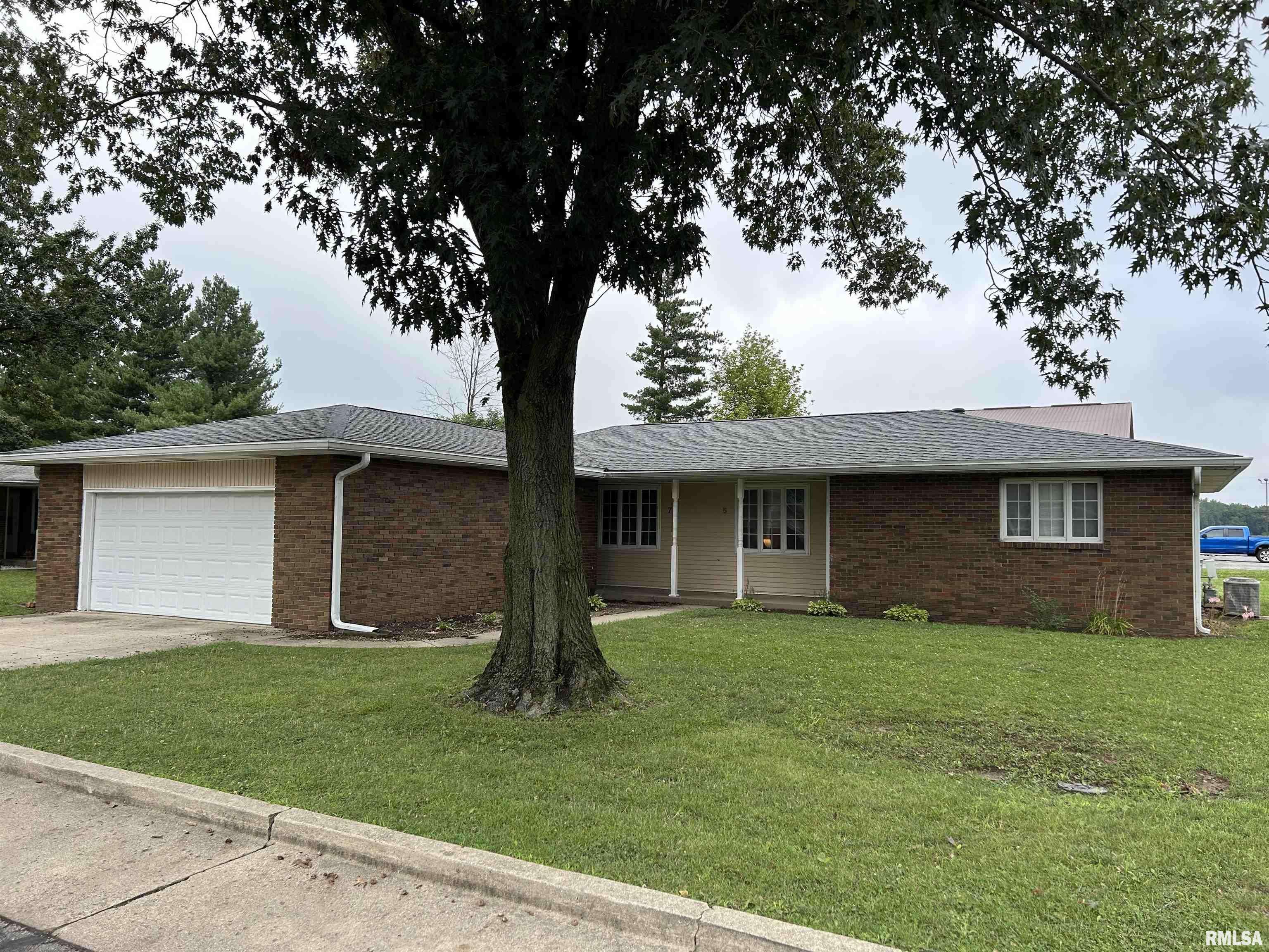 7 Sundowner LN, Springfield, IL 62711