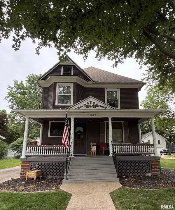 1067 N CHERRY ST, Galesburg, IL 61401
