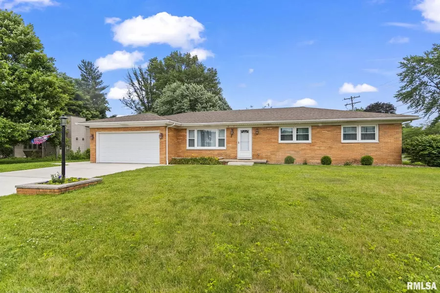 2 EVERGREEN CT, Williamsville, IL 62693
