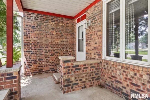 Athens, IL 62613,209 W MADISON ST