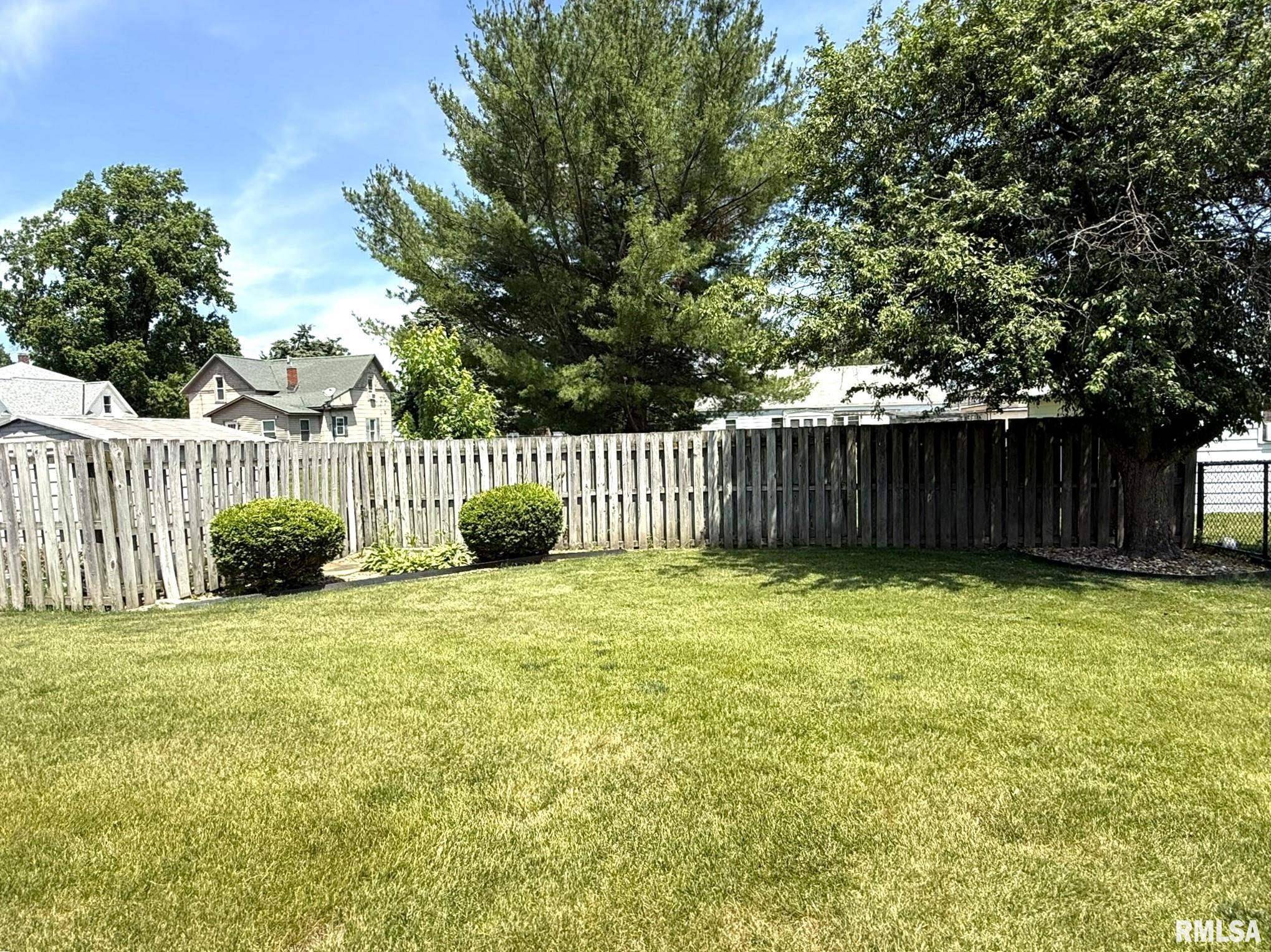 Knoxville, IL 61448,597 WALNUT ST
