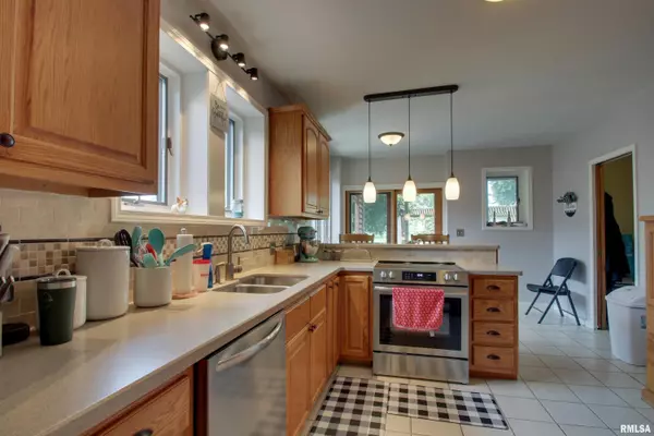 Quincy, IL 62301,615 N 24TH ST