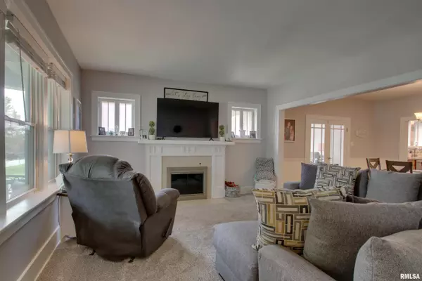 Quincy, IL 62301,615 N 24TH ST