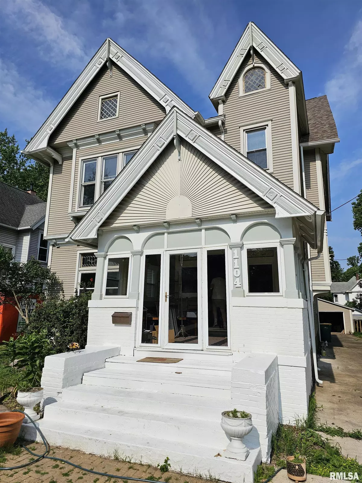 Galesburg, IL 61401,1104 N BROAD ST