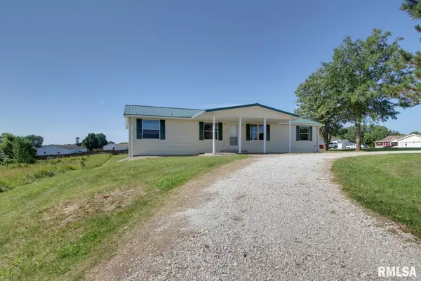 1366 MICHELLE CT, Quincy, IL 62305