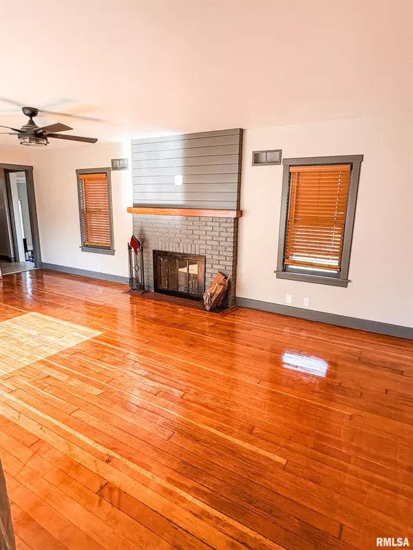 Quincy, IL 62301,1011 S 20TH ST