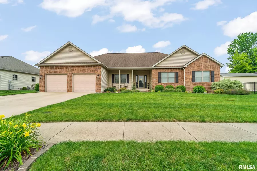 408 Burberry LN, Rochester, IL 62563-9493