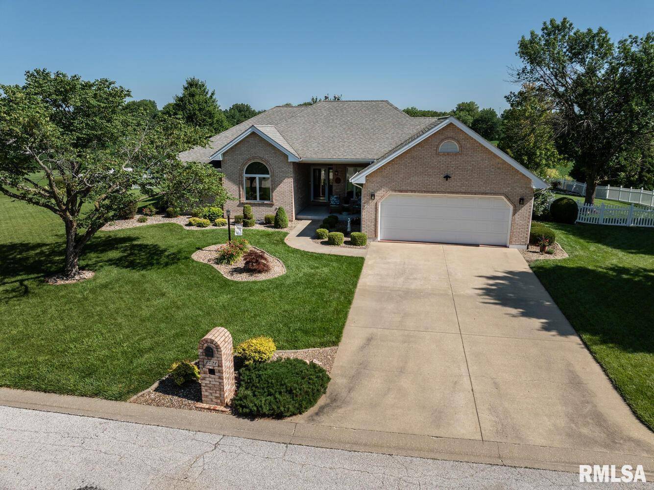 1521 SILVERTHORNE DR, Quincy, IL 62305
