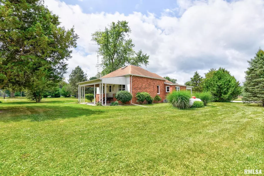 1798 E 1685 North RD, Taylorville, IL 62568