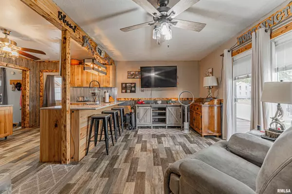 Mason City, IL 62664,525 N MAIN ST