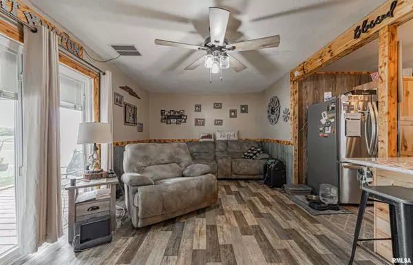 Mason City, IL 62664,525 N MAIN ST