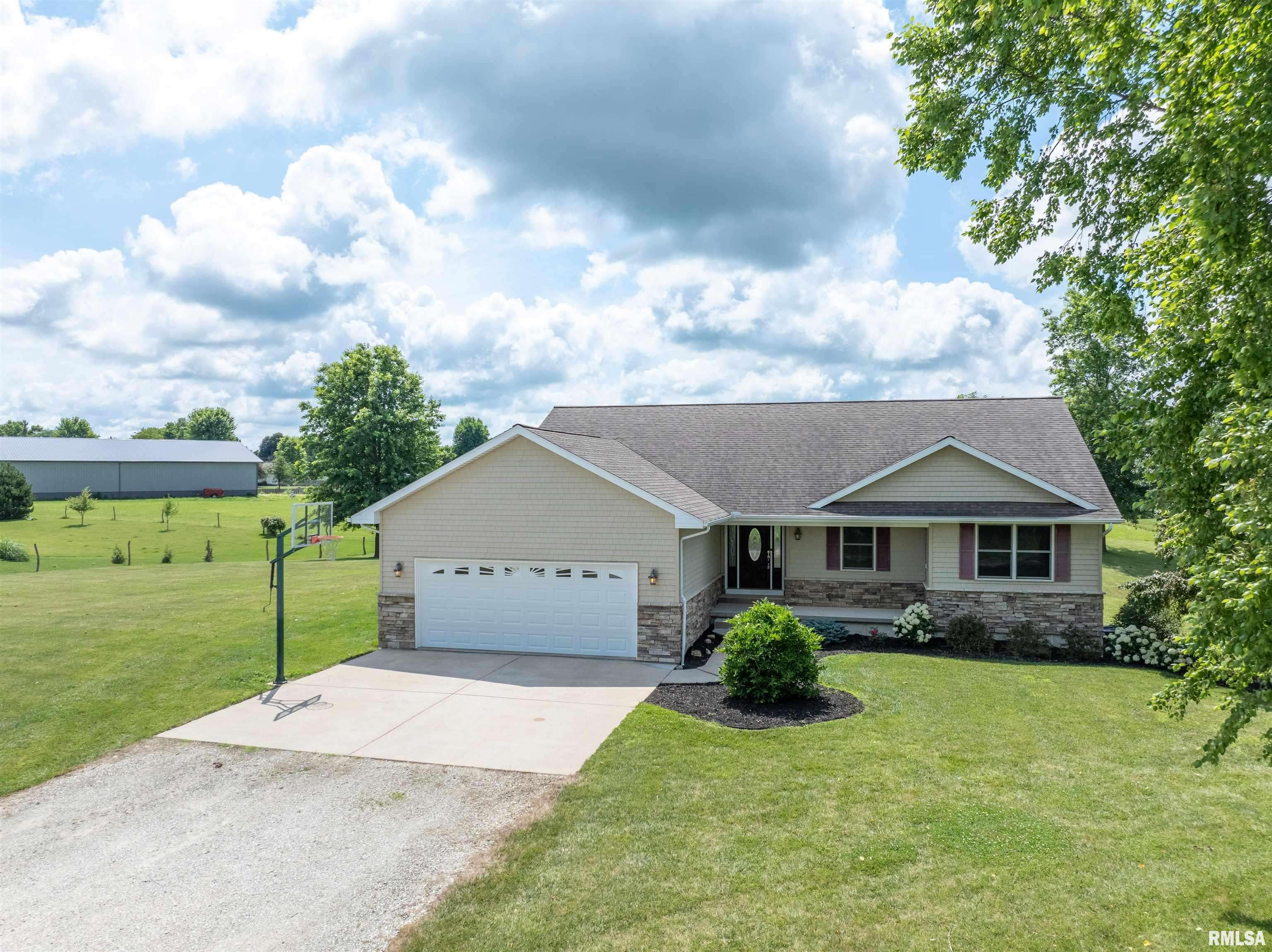 808 Swedenberg RD, Knoxville, IL 61448