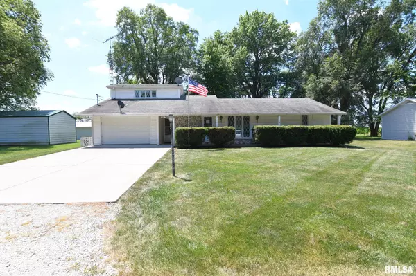 107 E HARRISON ST, Edinburg, IL 62531