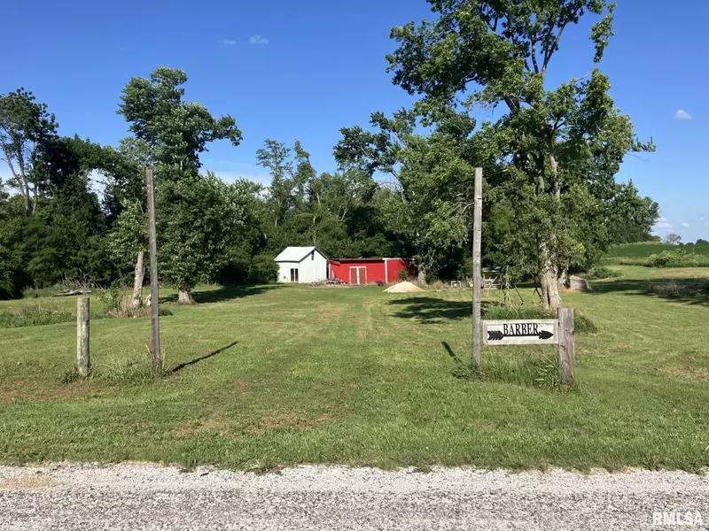 900 E RD, Roseville, IL 61415