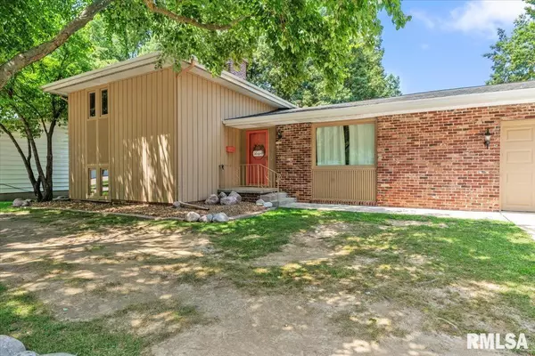 Springfield, IL 62702,900 ROANOKE DR