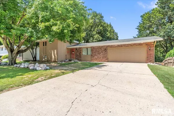 Springfield, IL 62702,900 ROANOKE DR