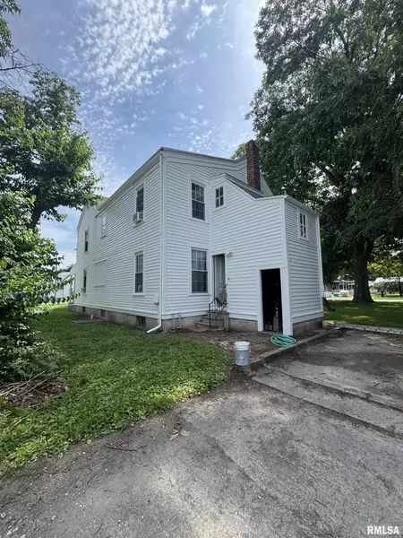 203 E JEFFERSON ST, Rushville, IL 62681