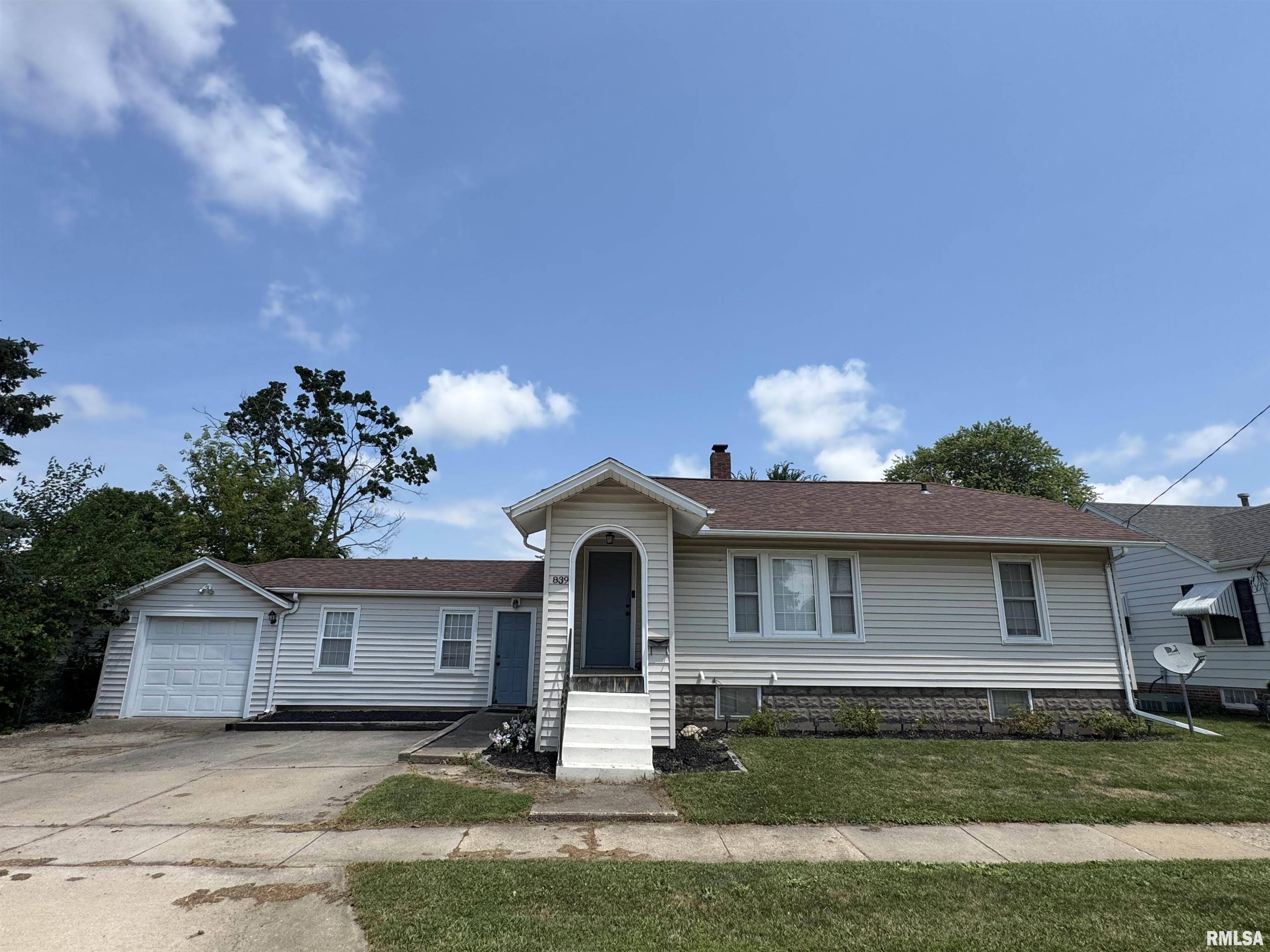 839 E FREMONT ST, Galesburg, IL 61401