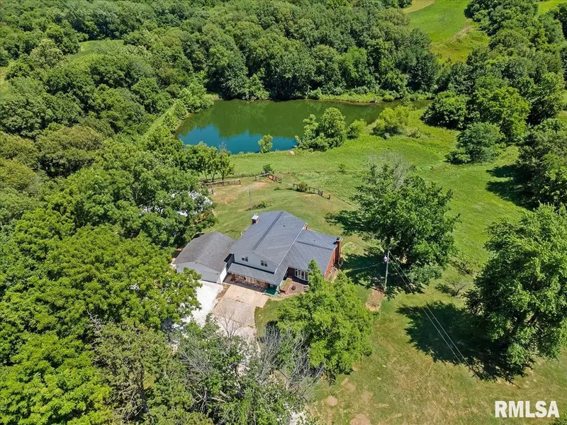 1541 Literberry Triopia RD, Arenzville, IL 62611