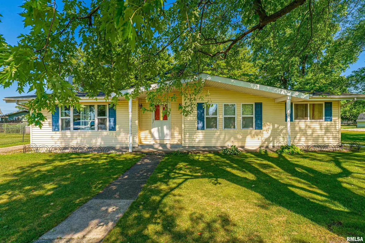 Mt Pulaski, IL 62548,913 N FLORA DR