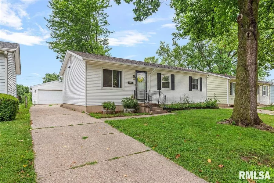 1811 FAIRFIELD DR, Springfield, IL 62702