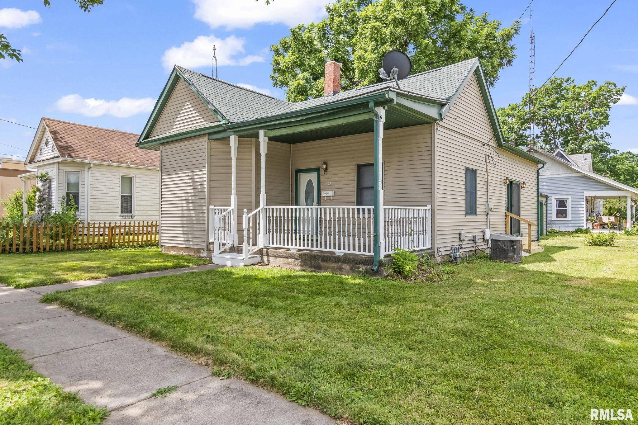 321 N 5TH ST, Petersburg, IL 62675