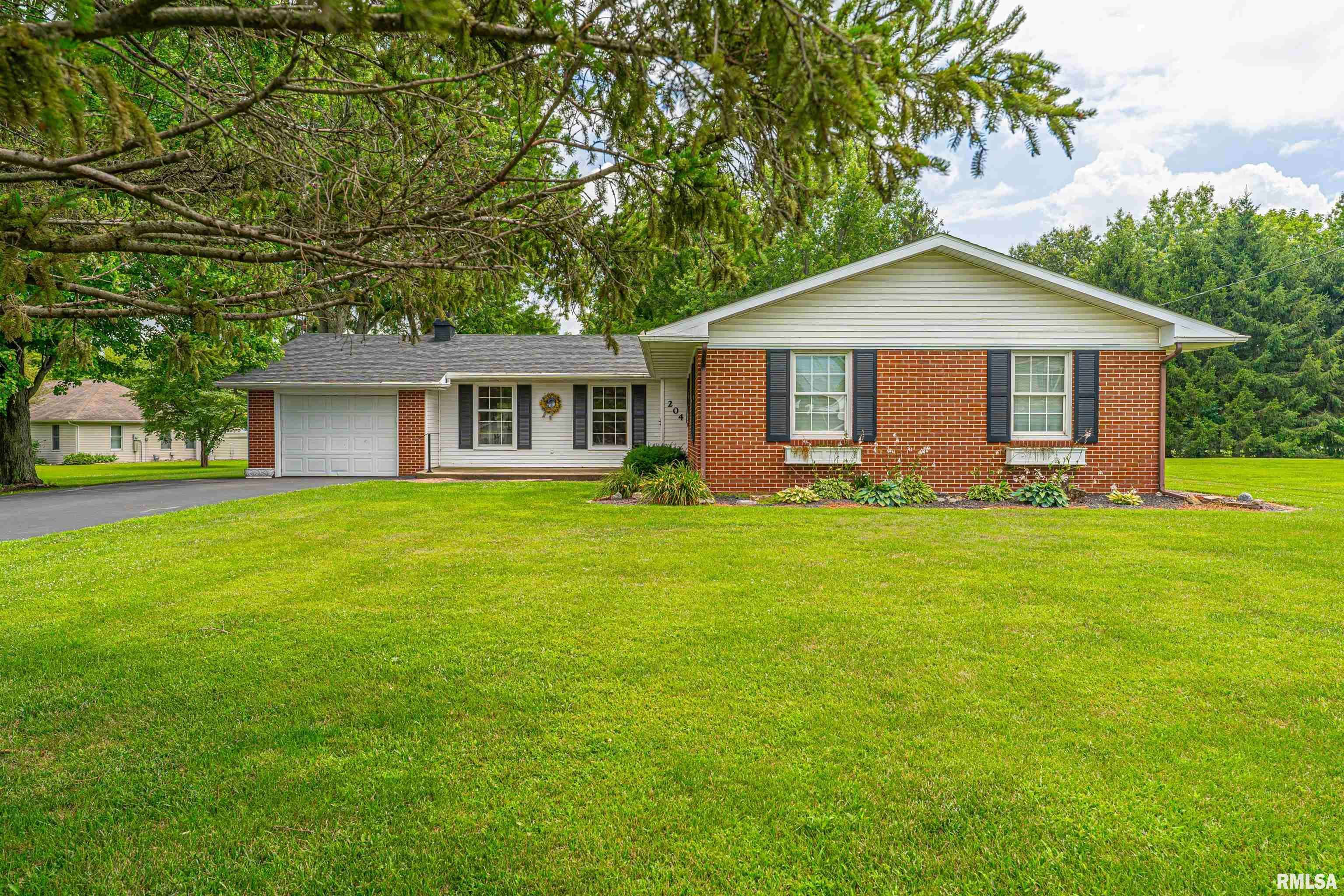 204 KENNEDY RD, Elkhart, IL 62634