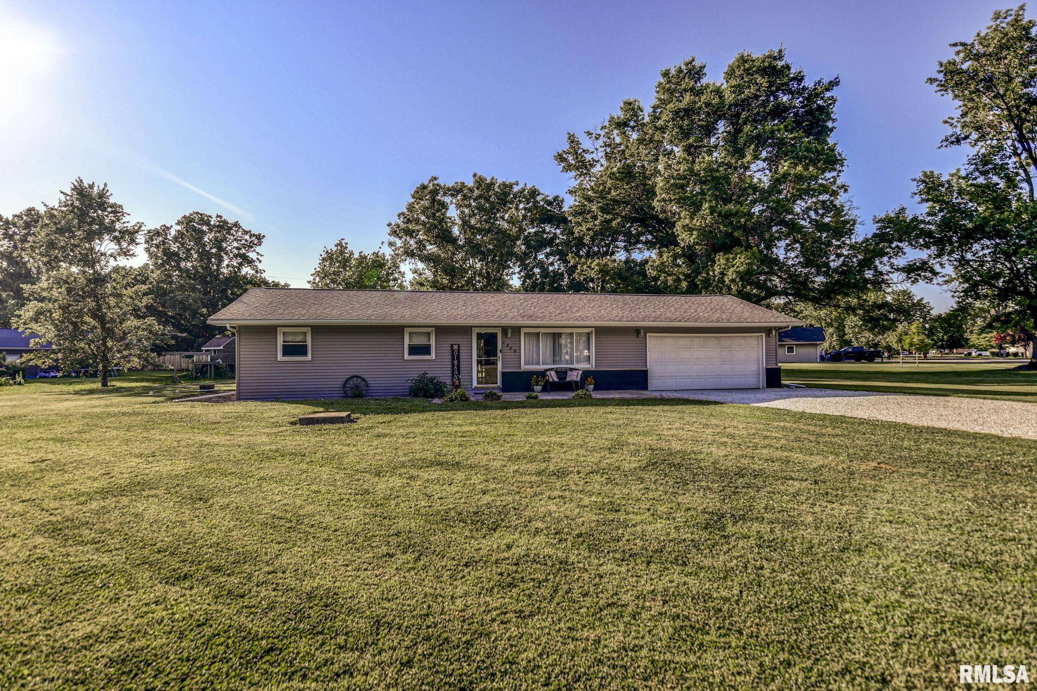 1208 Brantley RD, Taylorville, IL 62568