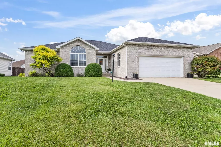 331 Newcombe LN, Chatham, IL 62629