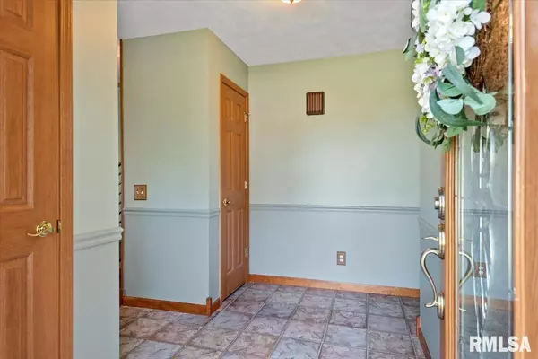 Athens, IL 62613,14463 PIONEER DR