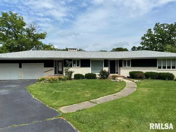 8 Mara LN, Taylorville, IL 62568
