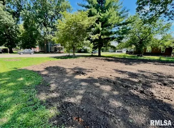 Taylorville, IL 62568,412 W 1ST ST