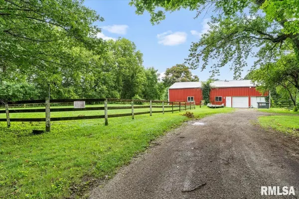 Cantrall, IL 62625,882 W BARBER RD