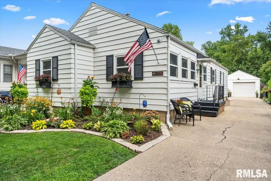 1832 S WALNUT ST, Springfield, IL 62704