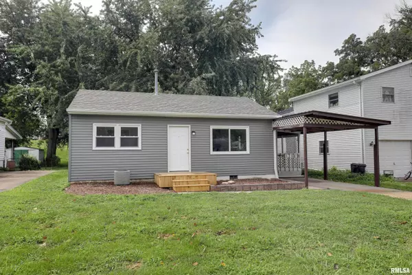 1704 VAN BUREN ST, Quincy, IL 62301