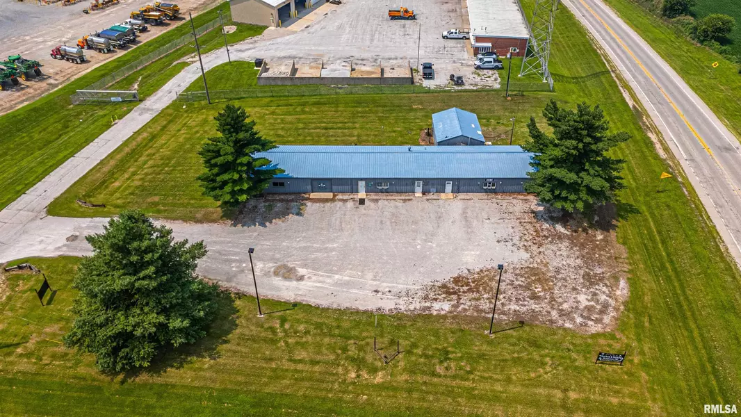 9632 State Route 29, Mason City, IL 62664