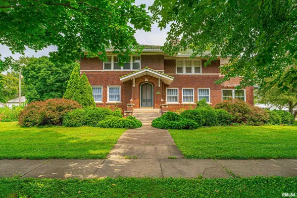 304 W CHESTNUT ST, Mason City, IL 62664