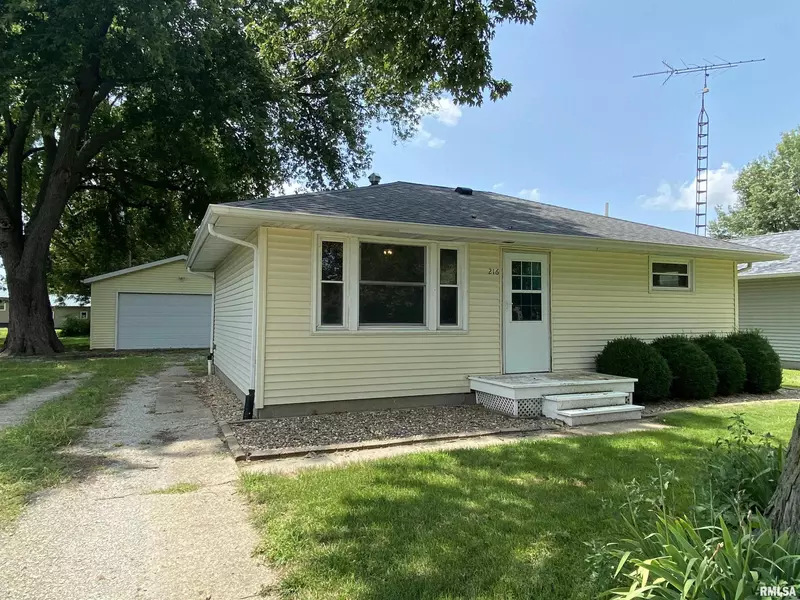 216 OAK ST, Broadwell, IL 62634
