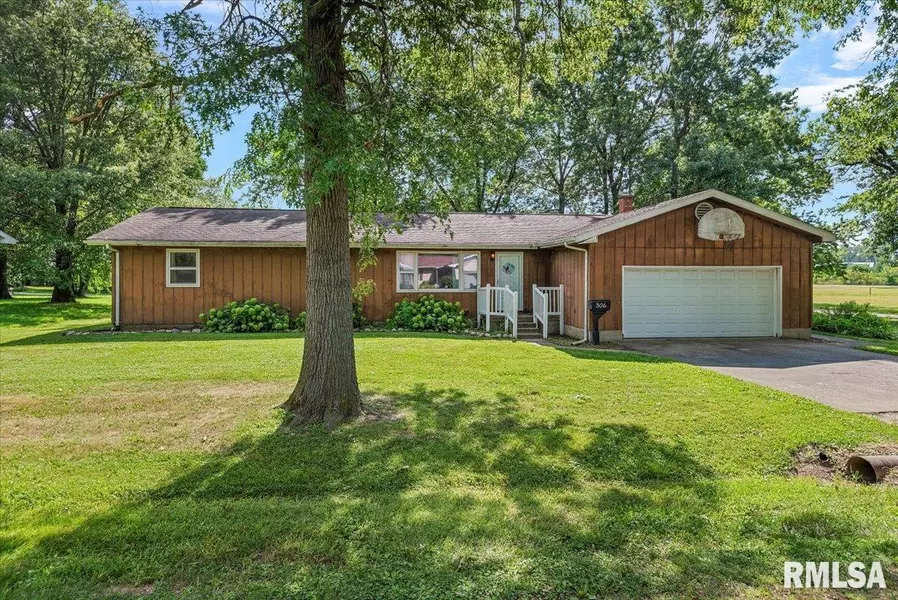 306 CHESTNUT ST, Nokomis, IL 62075