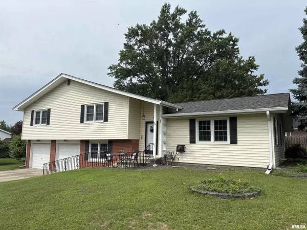 3 Newland LN, Jacksonville, IL 62650