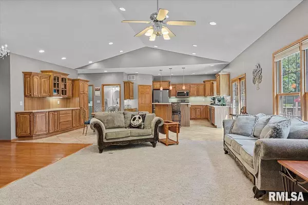 Spaulding, IL 62684,631 CRABAPPLE LN