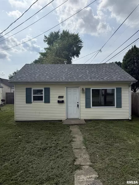 2173 E North Grand AVE, Grandview, IL 62702