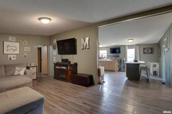 Coatsburg, IL 62325,207 ADAMS ST