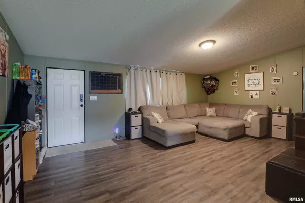 Coatsburg, IL 62325,207 ADAMS ST