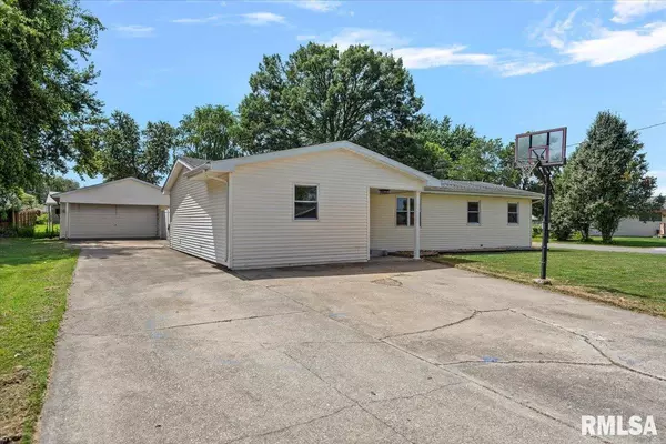 1108 MONROE ST, Pawnee, IL 62558